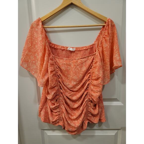 Lush Smocked Blouse with Dainty Floral Pattern - Picture 2 of 9